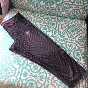 Umbro stretch, yoga, workout pants. Calf leggings.